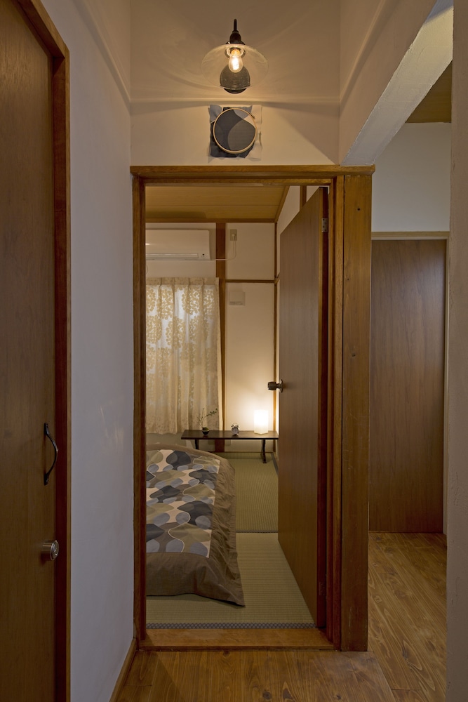 Traditional, 2 Futon Beds