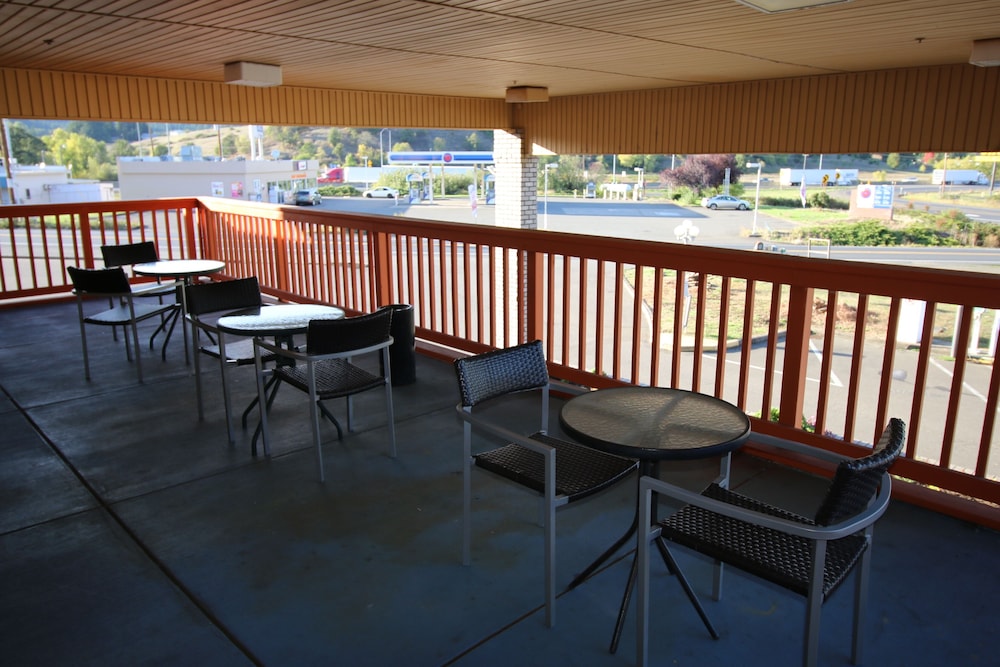 Rodeway Inn Rice Hill 21/24