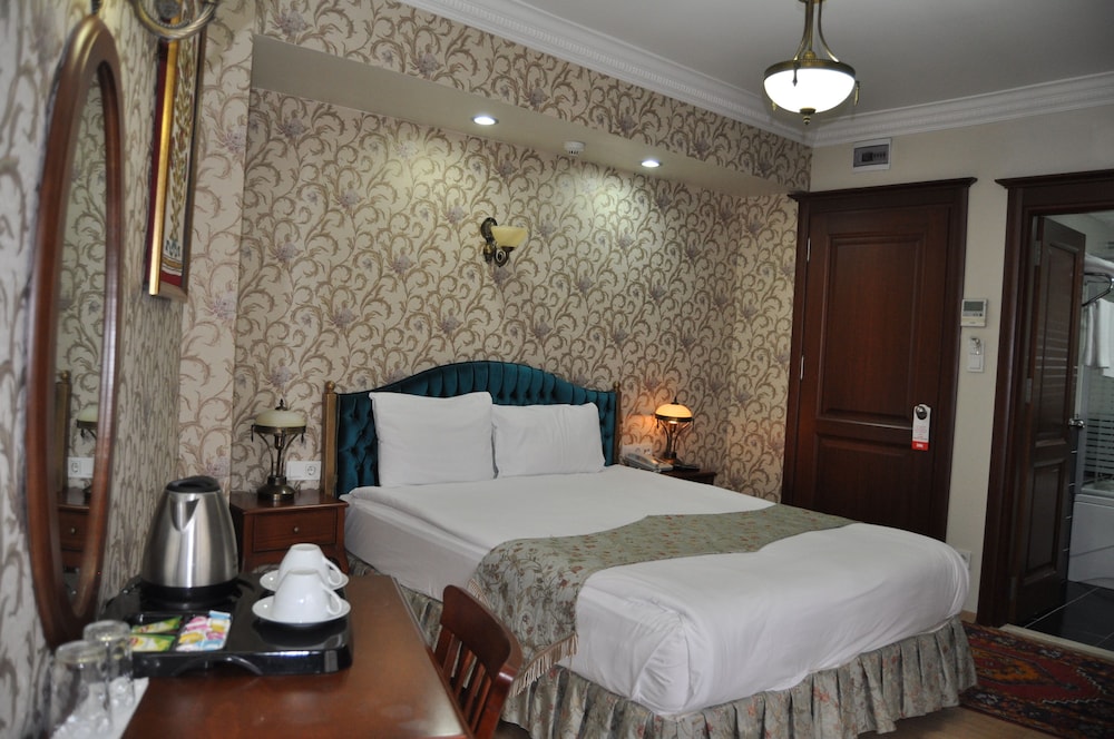 Basileus Hotel 30/79
