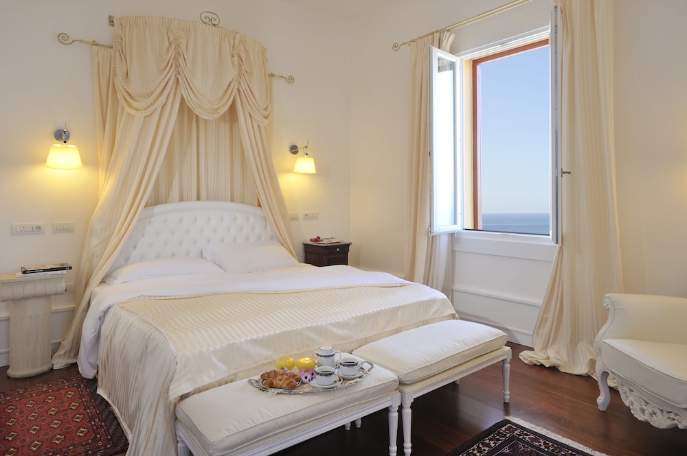 Executive, Suite, Double Bed, Sea View, Private Pool