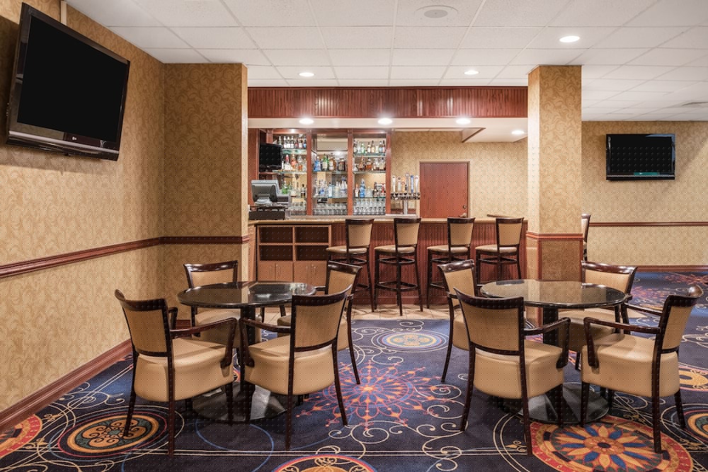 Capitol Plaza Hotel Jefferson City 26/38