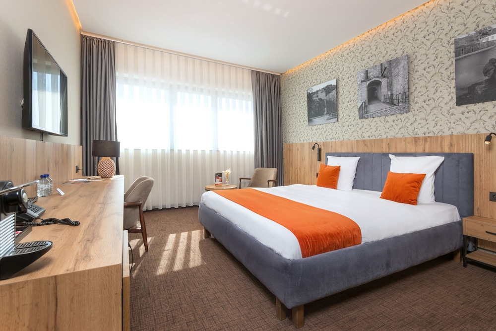Hotel Le 830 17/49