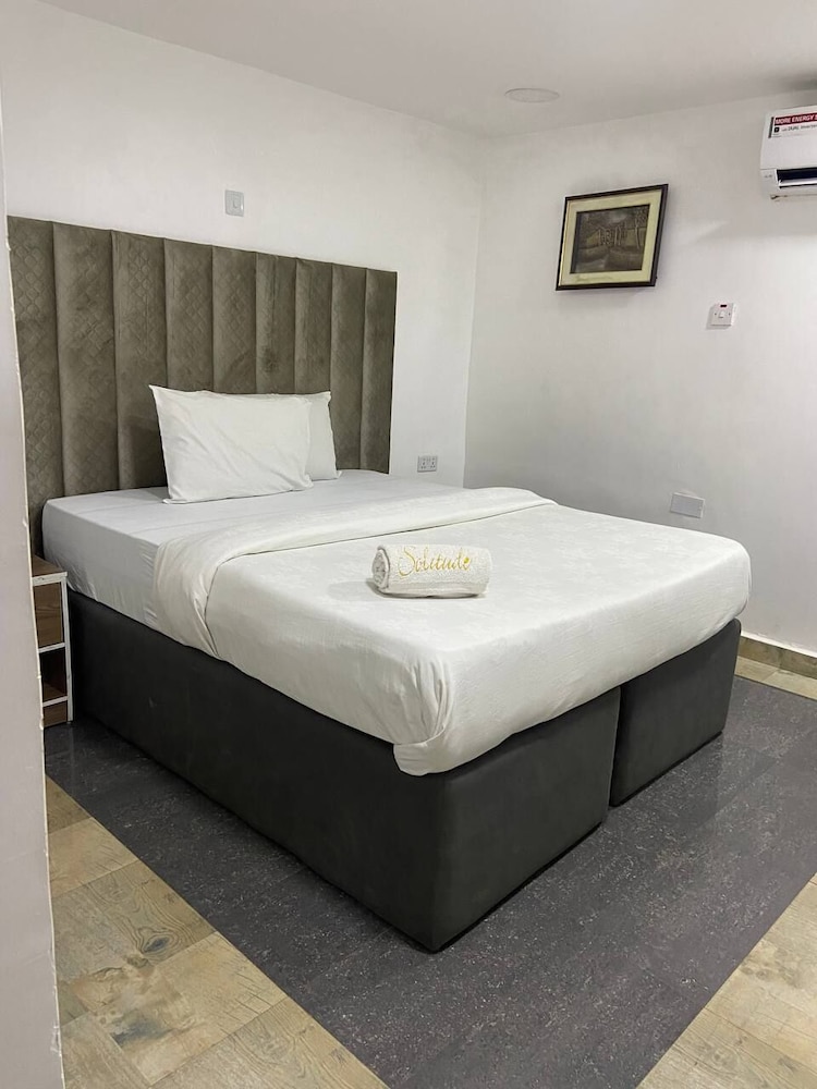 Solitude Hotel Yaba 7/50