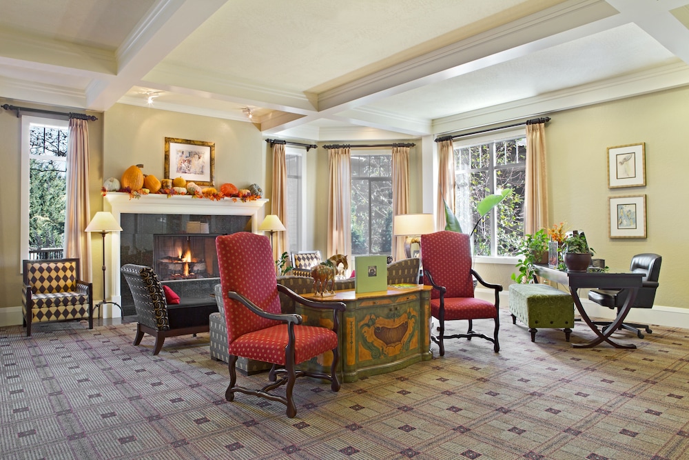 Plaza Inn Suites at Ashland Creek 23/29