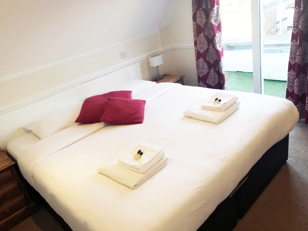 Gidea Park Hotel 11/51