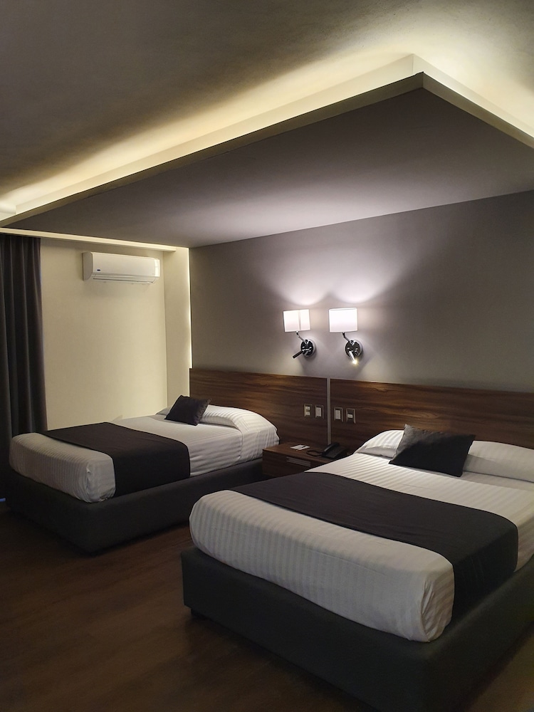 Estanza Hotel and Suites 26/58