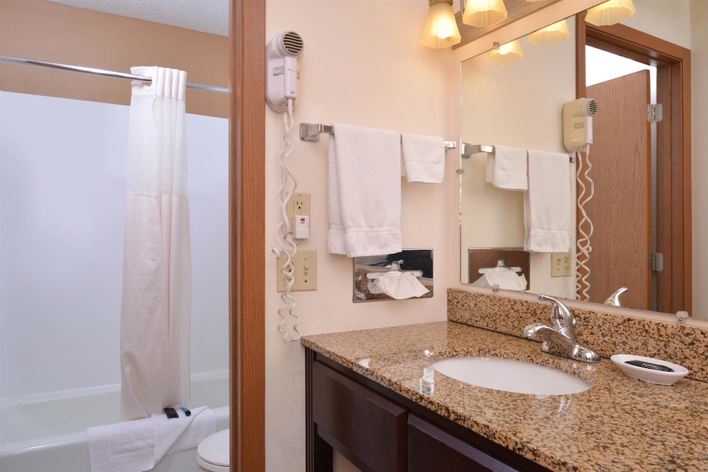 Americas Best Value Inn & Suites Atlantic 10/32