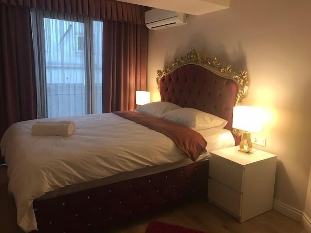 Luxx Suite 12/40