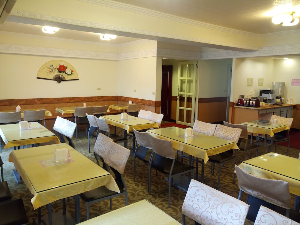 Hua Tong Hotel 46/54