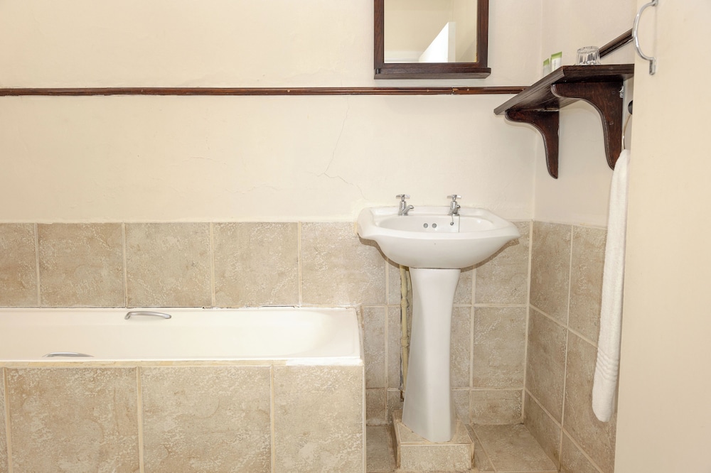 PREMIER HOTEL HIMEVILLE ARMS 50/50