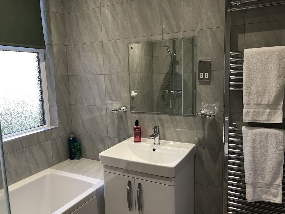 Bowden Lodge Hotel 45/50