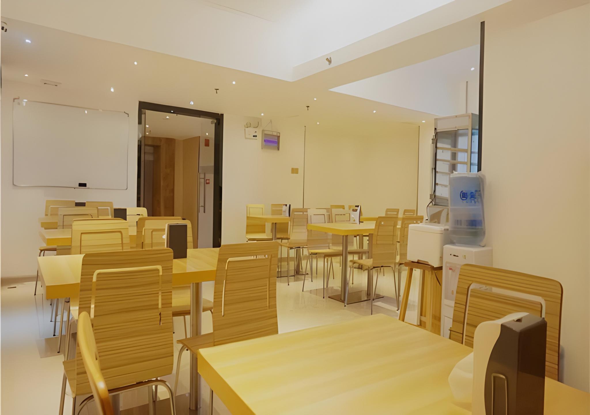 City Comfort Inn Zhanjiang Mazhang High Speed Railway Station 45/53
