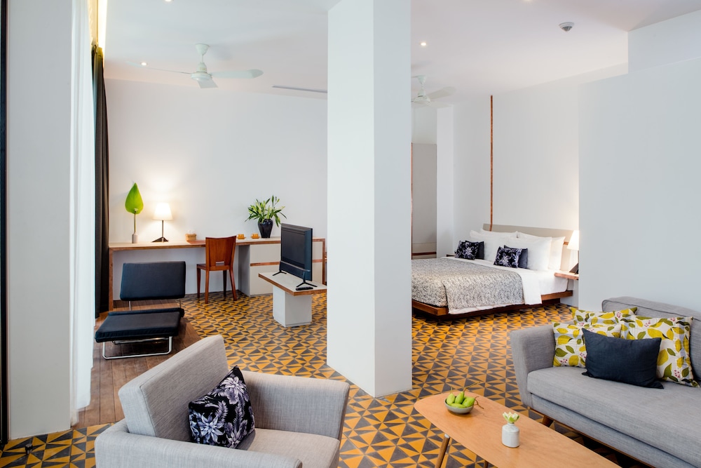 1920 HOTEL 15/40