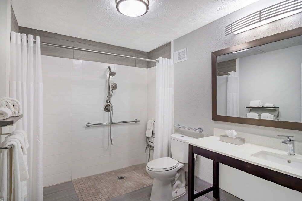 Quality Inn & Suites Cartersville South 27/29