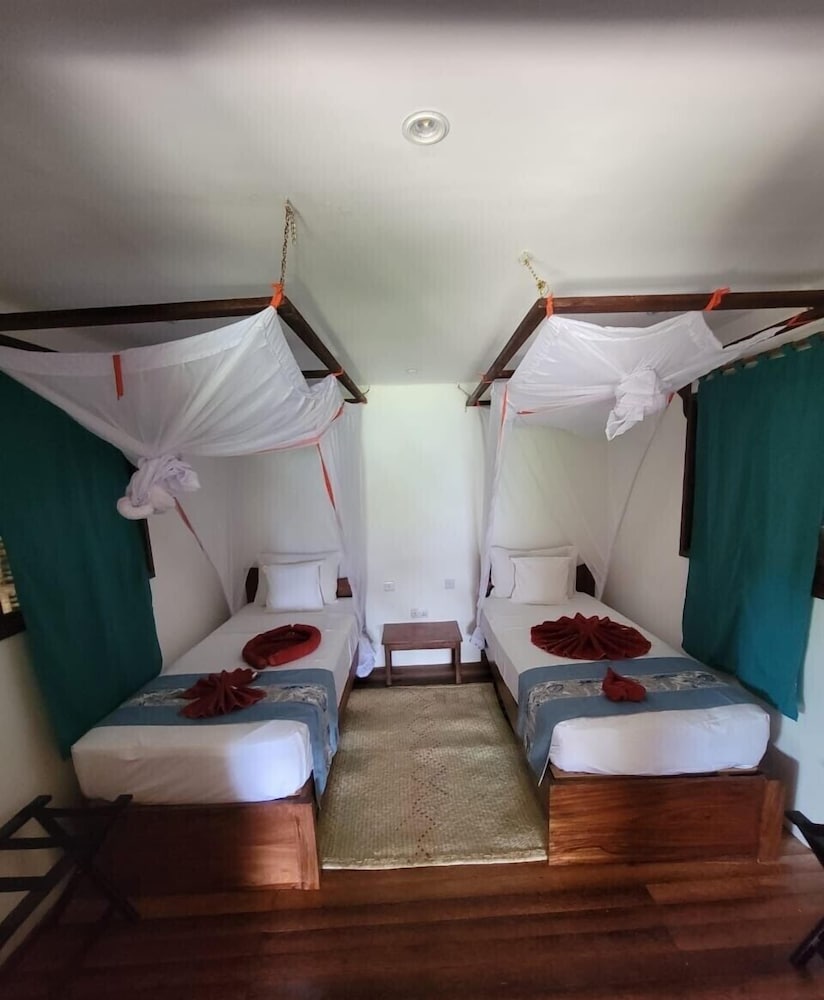 Unguja Lodge 8/50