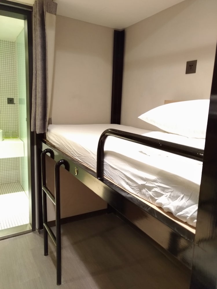 ROOM, BUNK BED
