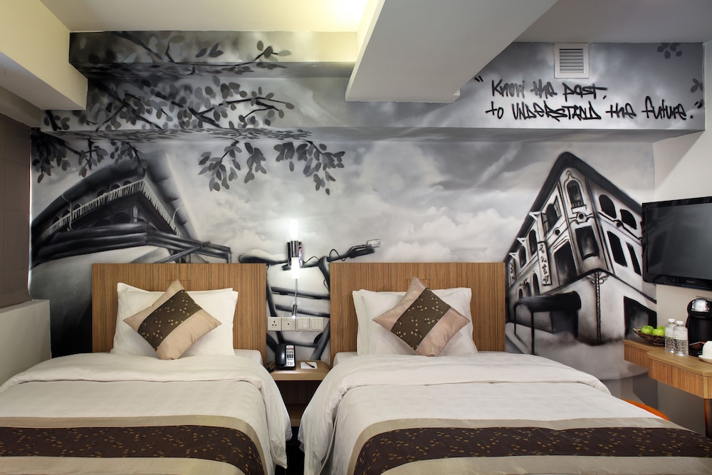 HOTEL CLOVER THE ARTS 49/52