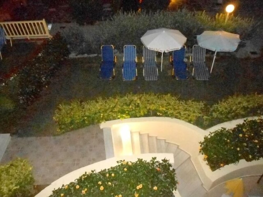 Lambrinos Suites 40/51