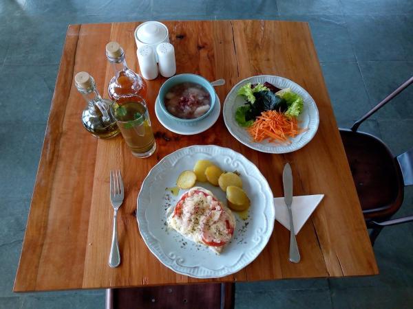 Hotel & Cafe Veliche 36/50