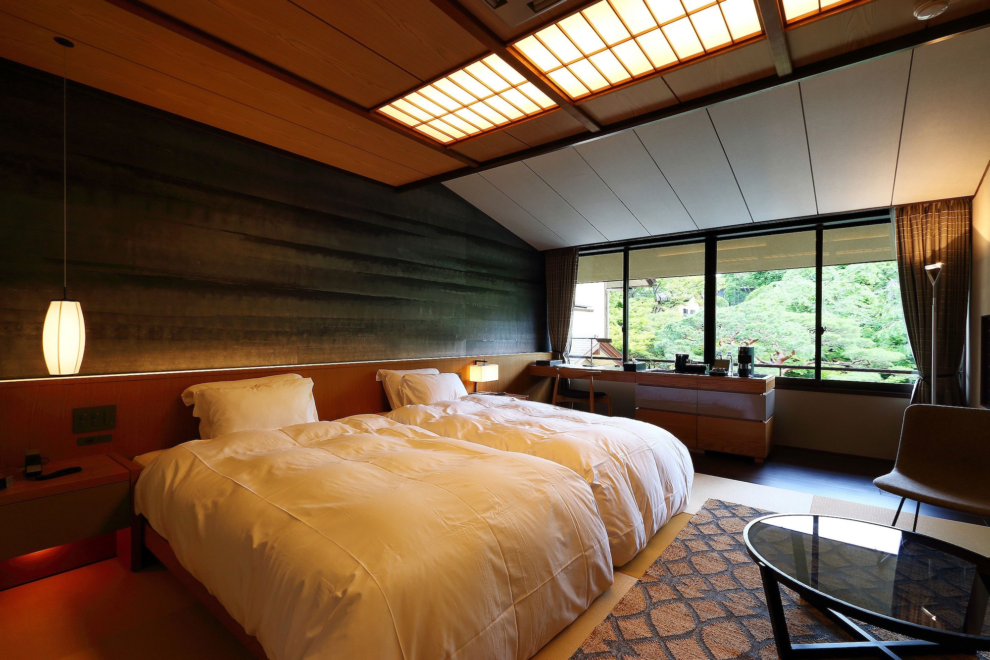 DELUXE, TWIN BEDS