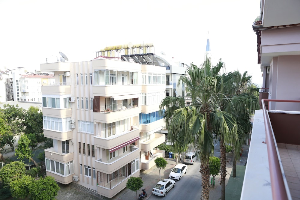 MAREN BEACH APART 3/38