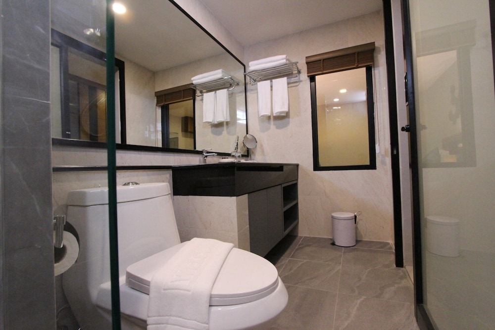 The Leisure Hotel 25/27