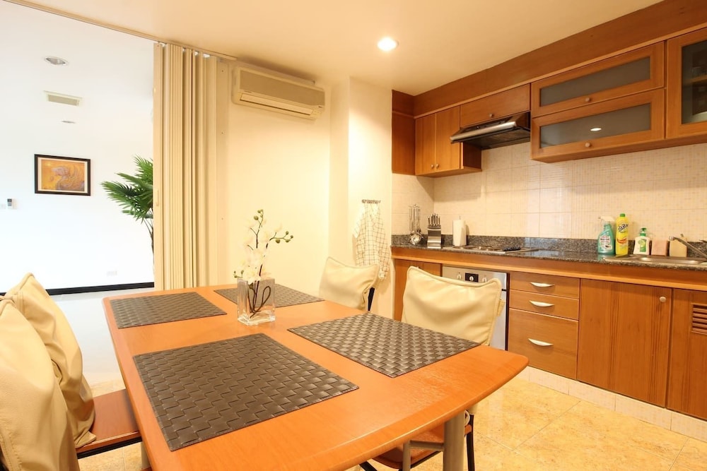 Serena Sathorn Suites 30/44