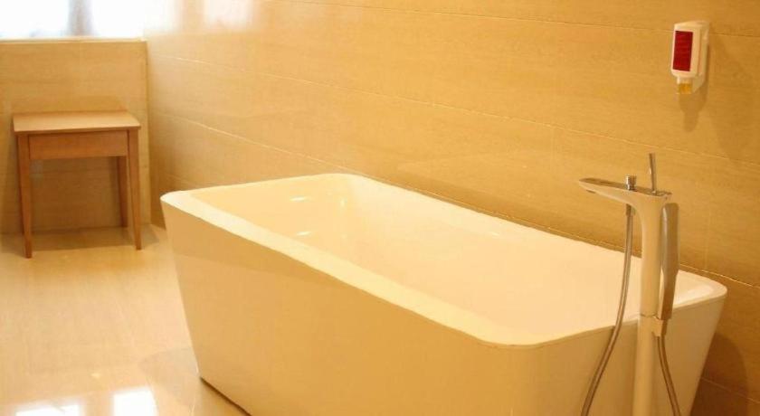 Intercity Hotel Qingdao 27/38