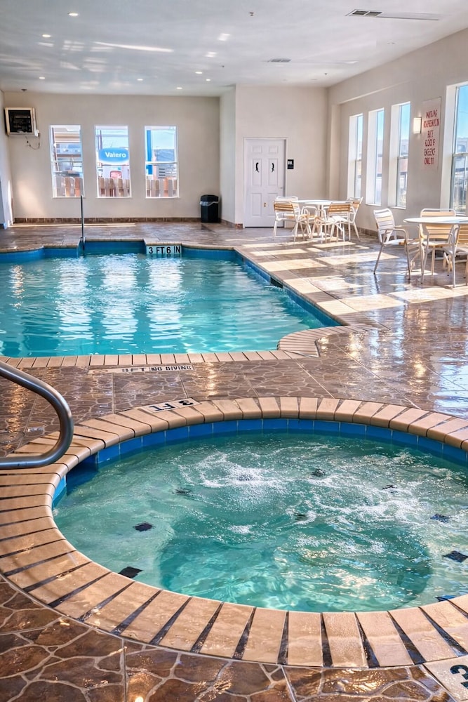 La Quinta Inn & Suites by Wyndham Kerrville 40/61