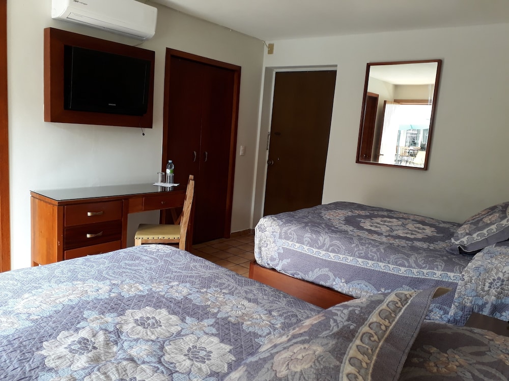 Hotel Isabel 24/65