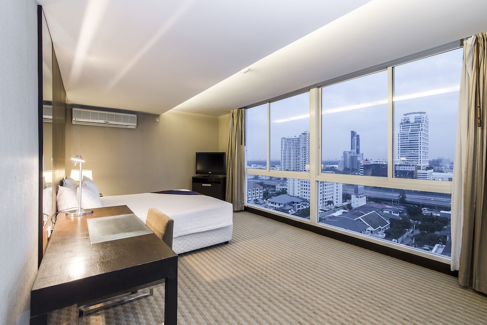 The Narathiwas Hotel and Residence Sathorn Bangkok 38/63