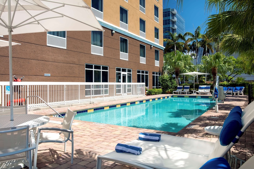 Hampton Inn By Hilton Hallandale Beach Aventura 4/37