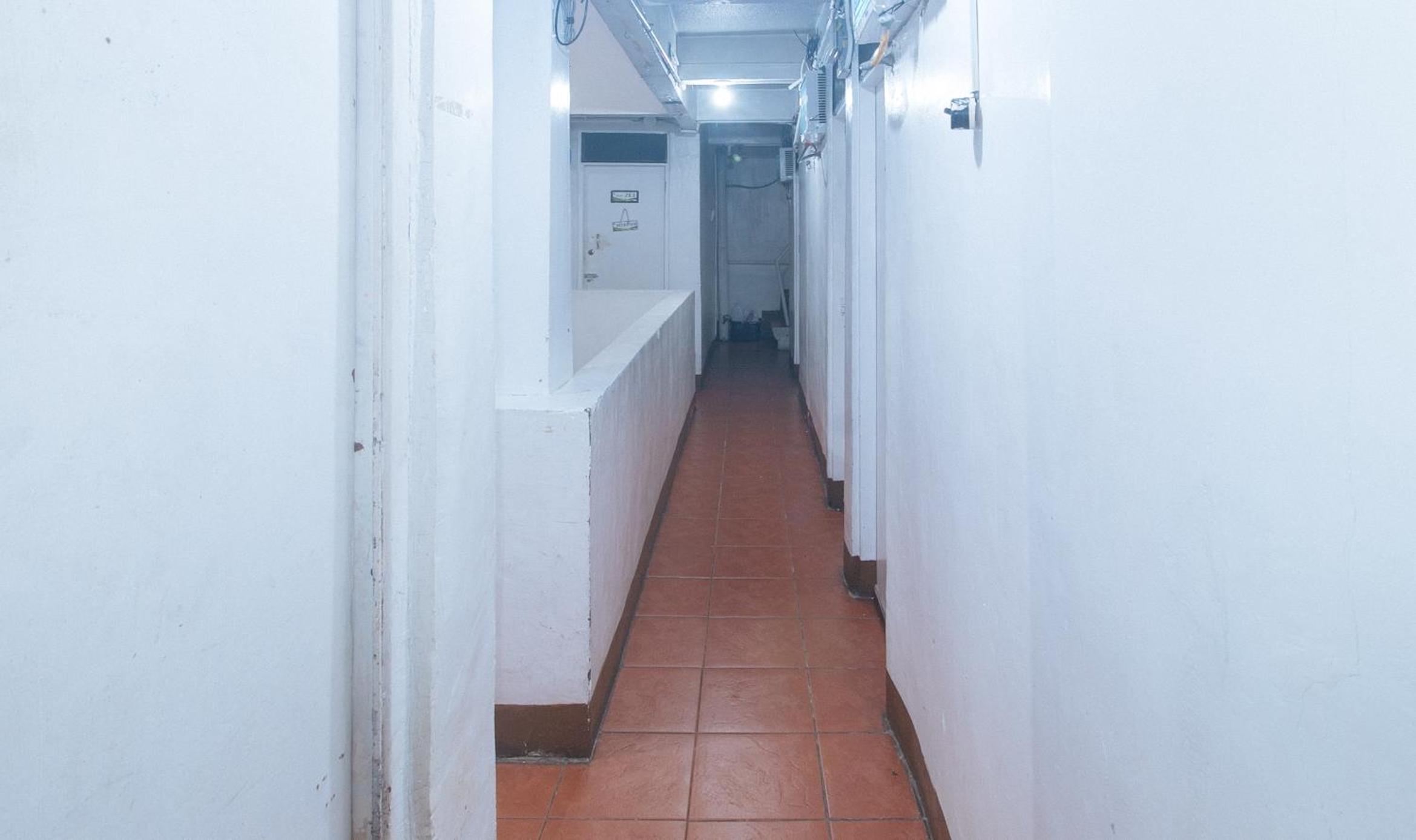 RedDoorz near OWWA Pasay 27/46