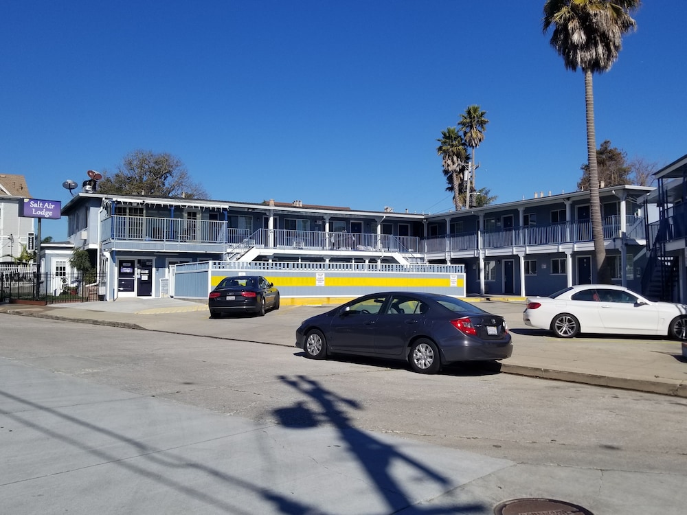 Salt Air Lodge 45/50