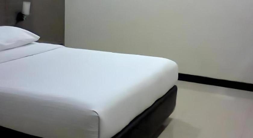 Permata Hotel Purwakarta 12/23