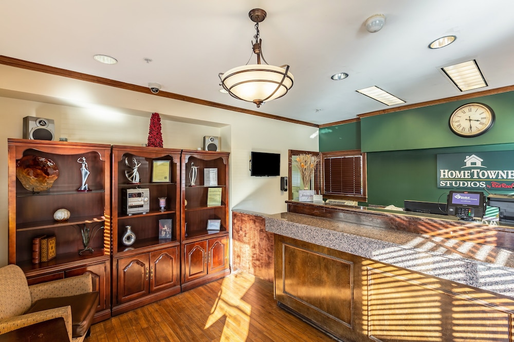 HomeTowne Studios Atlanta - Chamblee 13/33