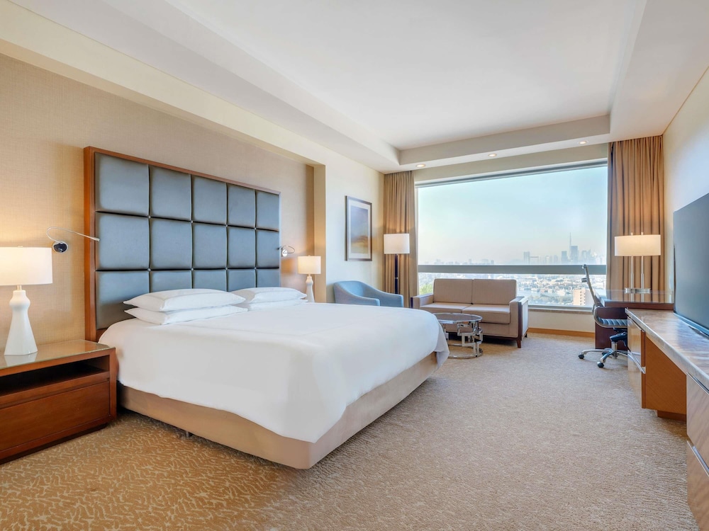 DELUXE, KING BED, CITY VIEW