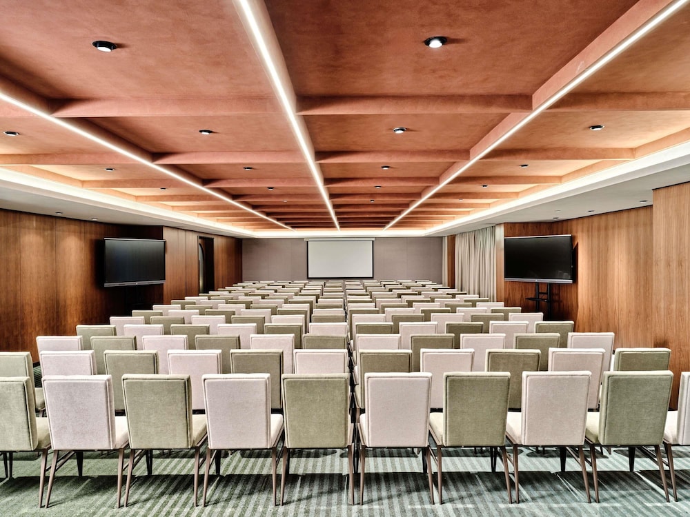 Swissotel Tashkent 46/54