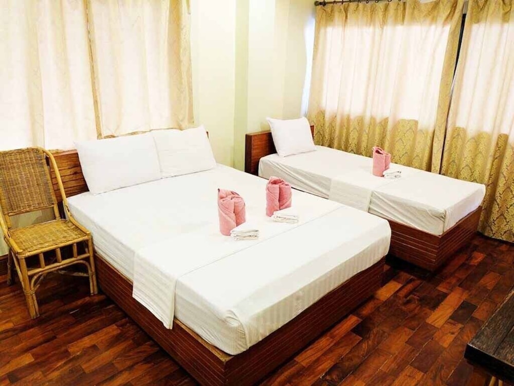 El Nido Beach Hotel 12/50