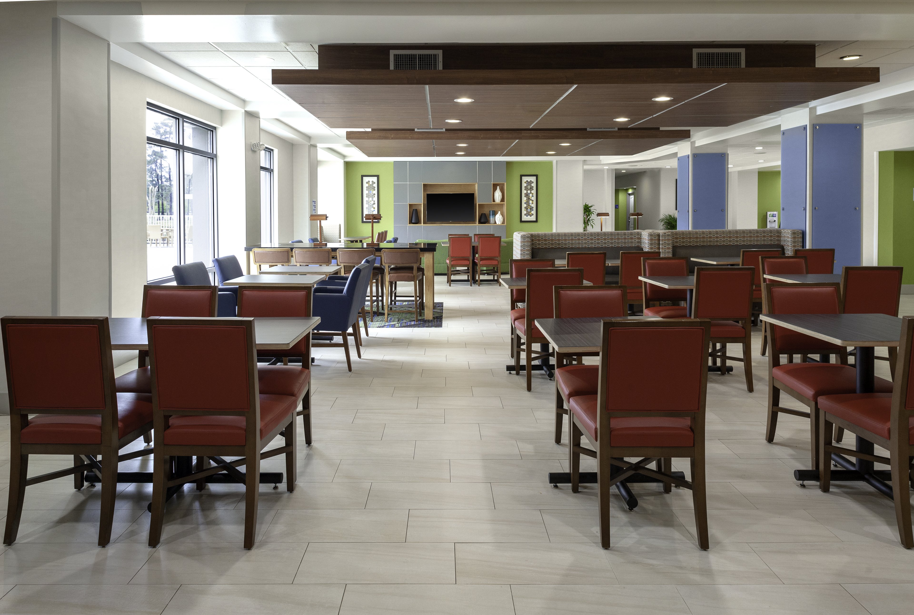 Holiday Inn Express Myrtle Beach-Broadway at the Beach 34/56
