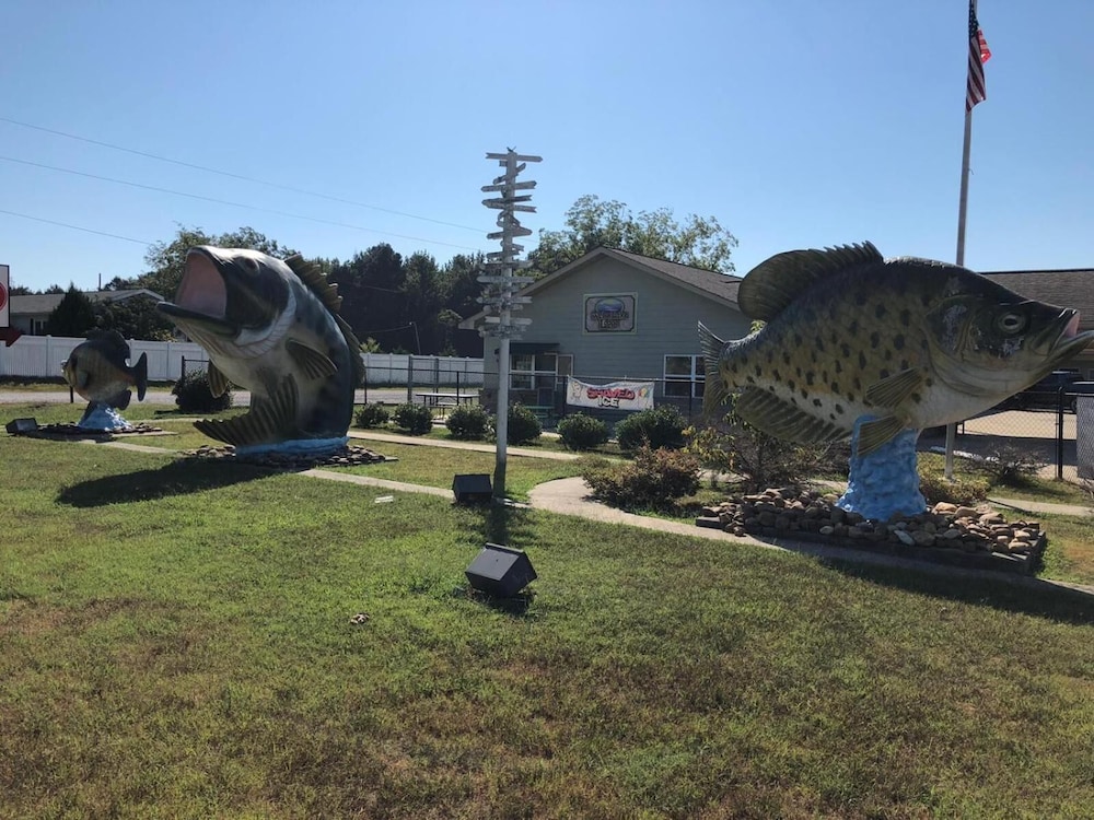 Weiss Lake Lodge 58/64