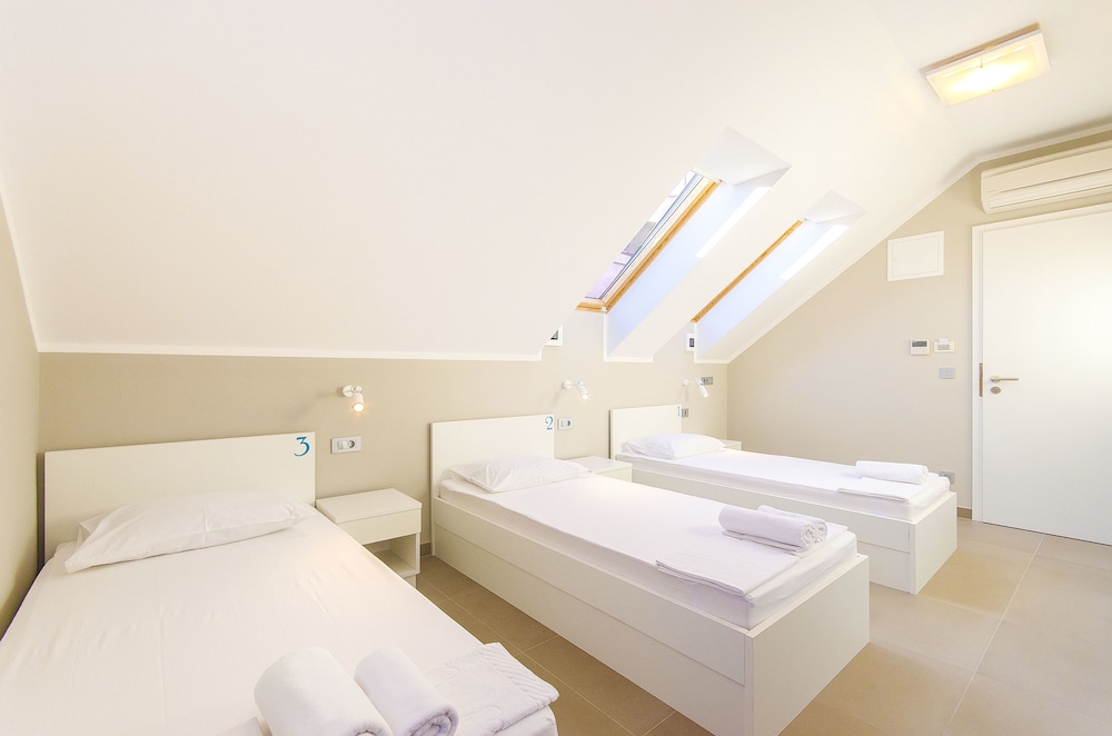 Hostel Dvor 7/44