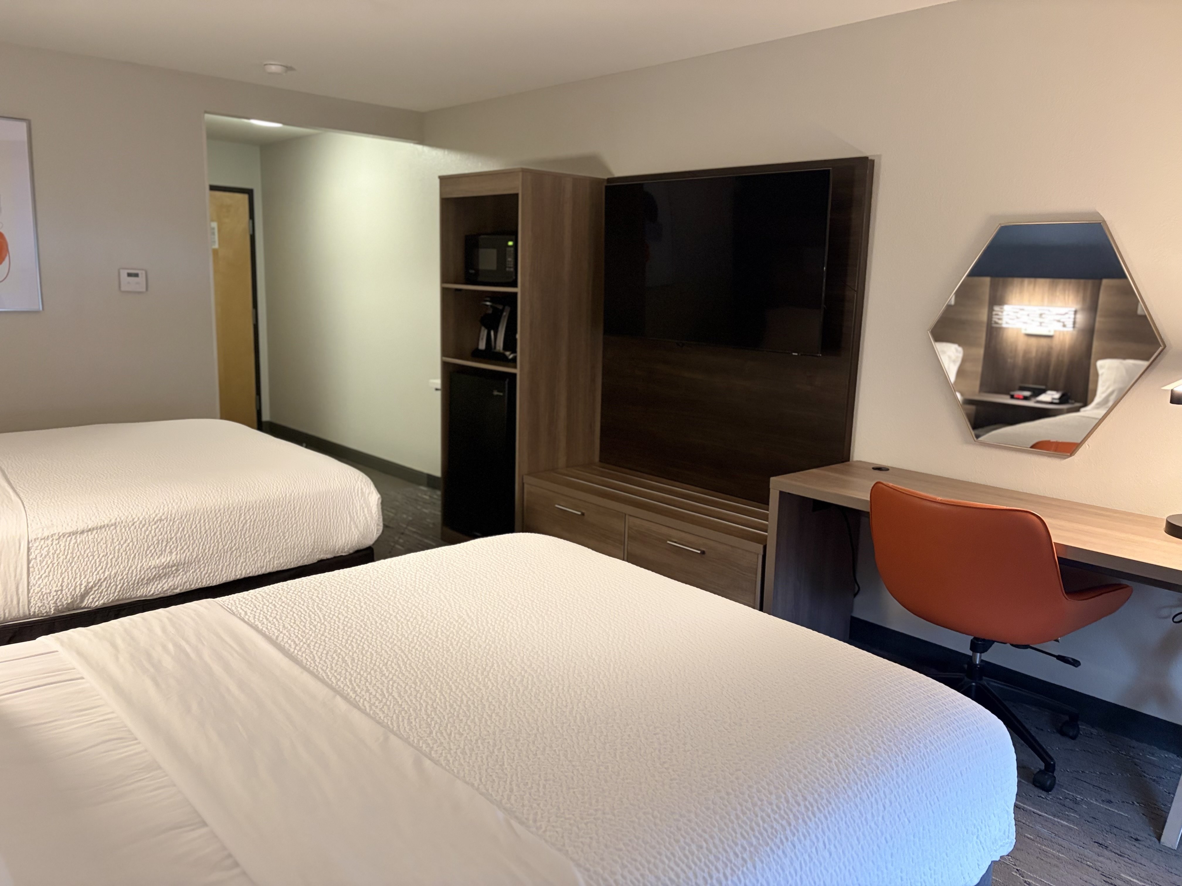 Holiday Inn Express Cortland 8/32