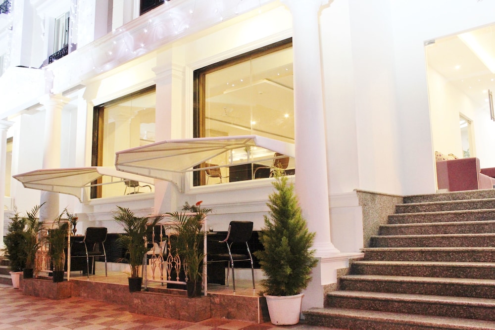 Treebo South Avenue 3/50