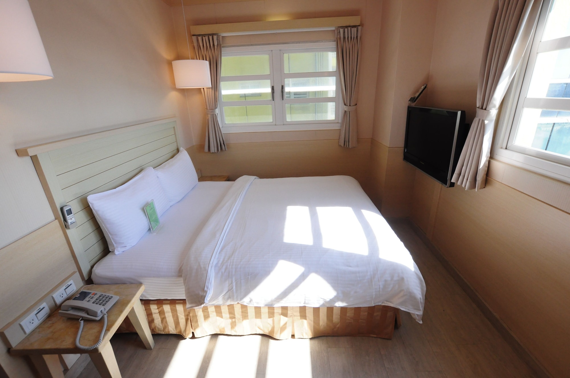 ELITE, DOUBLE BED, NO WINDOW