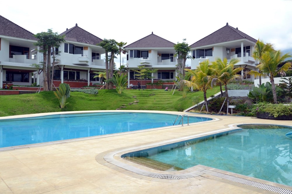 SAMARA RESORT 10/72