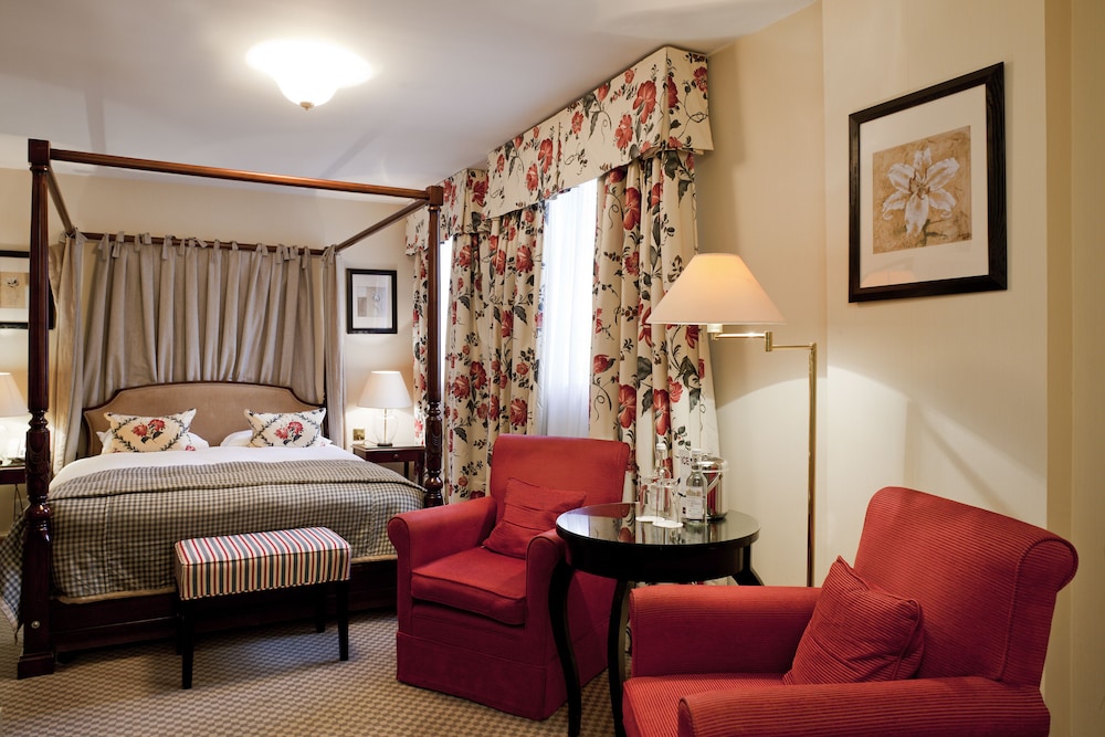 White Horse Hotel 27/46