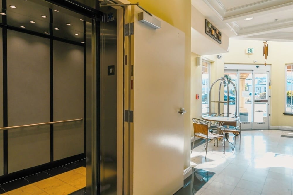 Gateway Inn and Suites Hotel 46/46