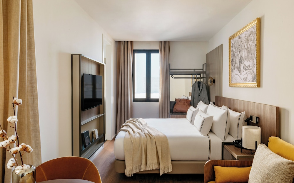 2 Bedrooms, Art, Suite, 2 King Beds, Terrace