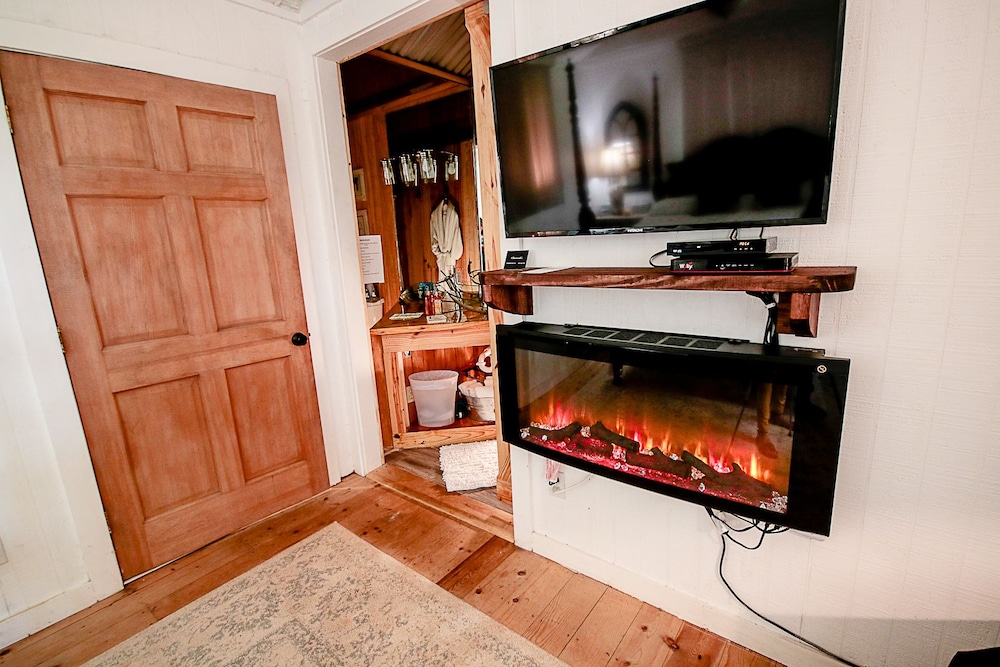 Cora s Cabins 5/50